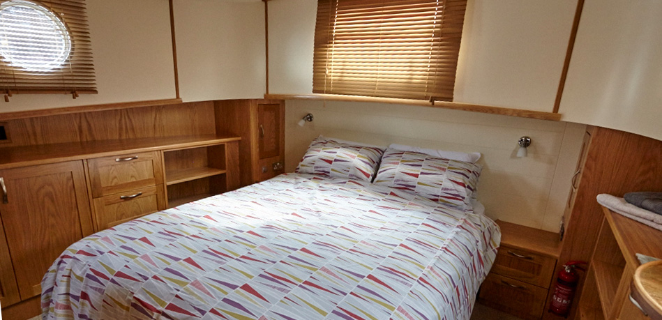 Master bedroom 49L Luxemotor Class Dutch Barge