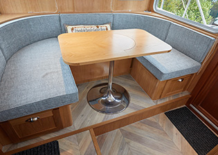 Dinette 49L Luxemotor Class Dutch Barge