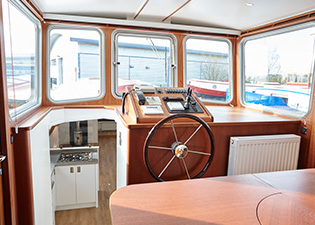 Wheel house 55L Luxemotor Class Dutch Barge