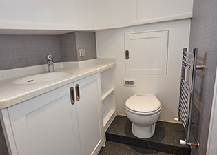 Bathroom 55L Luxemotor Class Dutch Barge